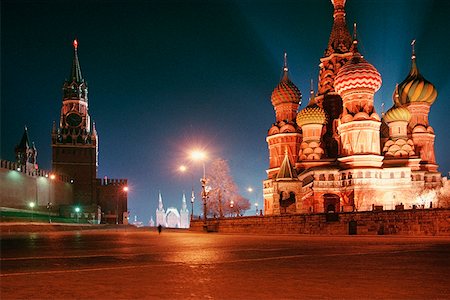 Faible vue d'angle d'une cathédrale et un Kremlin, la cathédrale, la place rouge, Moscou, Russie de Saint-Basile Photographie de stock - Premium Libres de Droits, Code: 625-01250512