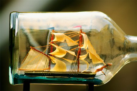 Close-up of a sailing ship inside a bottle, Nieuwe Spiegelstraat, Amsterdam, Netherlands Foto de stock - Sin royalties Premium, Código: 625-01250776