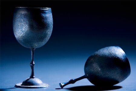 Close-up of two wine goblets Fotografie stock - Premium Royalty-Free, Codice: 625-01251029