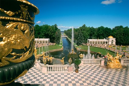russia gold - Fountains in the garden of a palace, Peterhof Grand Palace, St. Petersburg, Russia Stock Photo - Premium Royalty-Free, Code: 625-01251289