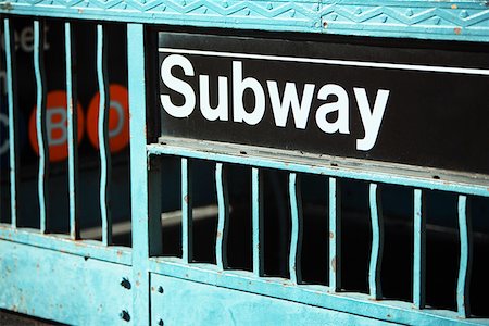 simbolo della metropolitana - Close-up of a subway sign on an information board Fotografie stock - Premium Royalty-Free, Codice: 625-01251580