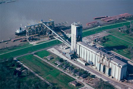 photos of mississippi river boats - Grain terminal on the Mississippi River near New Orleans Stock Photo - Premium Royalty-Free, Code: 625-01251880