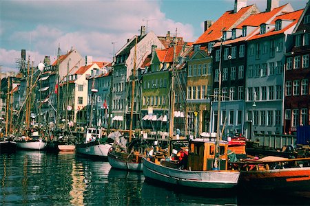 simsearch:625-01095342,k - Boats in a canal in front of buildings, Copenhagen, Denmark Fotografie stock - Premium Royalty-Free, Codice: 625-01252098