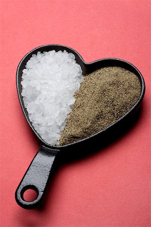 simsearch:625-01252133,k - Close-up of sugar and celery seeds in a heart shaped pan Stock Photo - Premium Royalty-Free, Code: 625-01252143