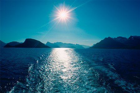 simsearch:625-01251598,k - Sun shining over the sea, Lofoten Islands, Norway Foto de stock - Royalty Free Premium, Número: 625-01252156