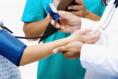 simsearch:625-01252198,k - Mid section view of a male doctor measuring blood pressure of a female patient Foto de stock - Royalty Free Premium, Número: 625-01252351