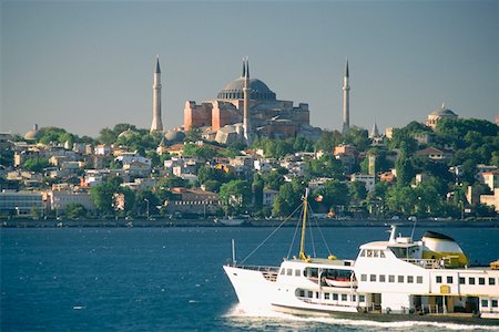 simsearch:625-01752348,k - Des navires dans la mer avec un musée à l'arrière-plan, Aya Sofya, Bosphore, Istanbul, Turquie Photographie de stock - Premium Libres de Droits, Code: 625-01252412