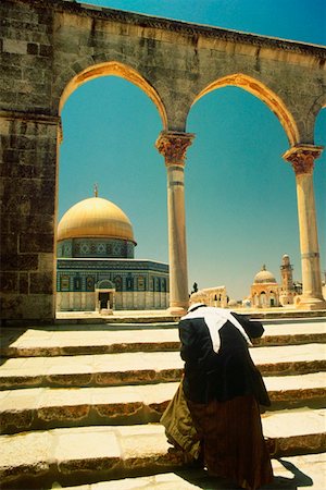 simsearch:700-00429403,k - Vue arrière d'un homme qui marche marches d'un temple, dôme du rocher, Jérusalem, Israël Photographie de stock - Premium Libres de Droits, Code: 625-01252455