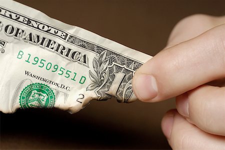 simsearch:6109-06007163,k - Close-up of a person's fingers holding a burnt American dollar bill Fotografie stock - Premium Royalty-Free, Codice: 625-01252456