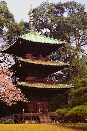 Pagoda in a garden, Chinzan-so garden, Tokyo Prefecture, Japan Stock Photo - Premium Royalty-Free, Code: 625-01264202