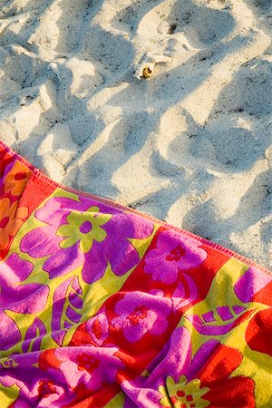 serviette de plage - Vue grand angle sur une serviette de plage Photographie de stock - Premium Libres de Droits, Code: 625-01264657