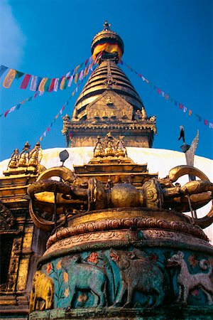 simsearch:625-01752980,k - Low angle view of a temple, Monkey Temple, Katmandu, Nepal Foto de stock - Royalty Free Premium, Número: 625-01264693