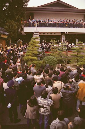 simsearch:625-01265118,k - High angle view of a large group of people celebrating Setsubun festival, Tokyo Prefecture, Japan Fotografie stock - Premium Royalty-Free, Codice: 625-01264840