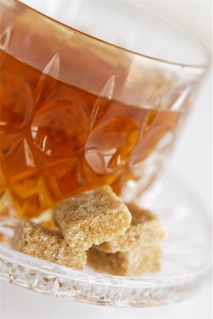 simsearch:625-01095569,k - Close-up of a brown sugar with a cup of black tea Foto de stock - Sin royalties Premium, Código: 625-01265094