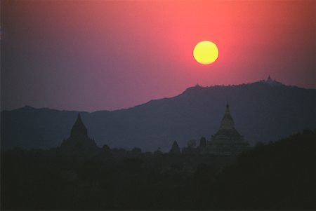 simsearch:625-01749794,k - Sunset over pagodas, Bagan, Myanmar Foto de stock - Sin royalties Premium, Código: 625-01265095