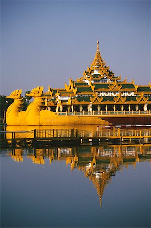 Palais sur une barge dans un lac, Yangon, Myanmar Photographie de stock - Premium Libres de Droits, Code: 625-01265165