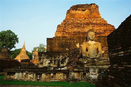 simsearch:630-03479241,k - Old ruins of a statue of Buddha at a temple, Si Satchanalai Historical Park, Sukhothai, Thailand Fotografie stock - Premium Royalty-Free, Codice: 625-01265172