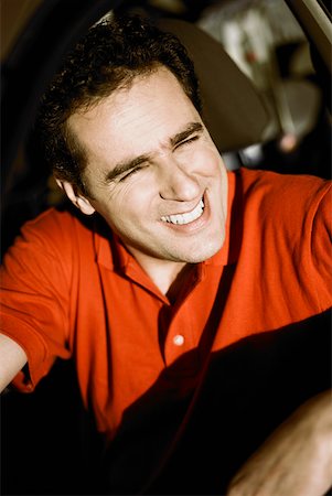 simsearch:625-01265118,k - Close-up of a young man sitting in a car and smiling Fotografie stock - Premium Royalty-Free, Codice: 625-01260727