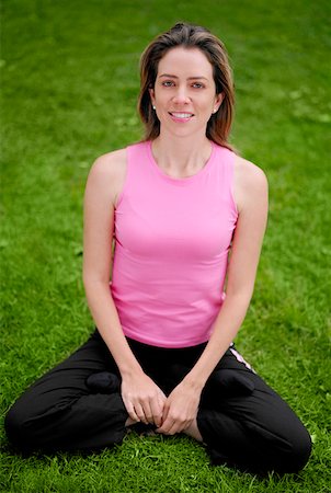 simsearch:625-01038706,k - Portrait of a young woman sitting in the lotus position Foto de stock - Royalty Free Premium, Número: 625-01260746