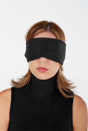 Gros plan d'une femme d'affaires les yeux bandé Photographie de stock - Premium Libres de Droits, Code: 625-01261265