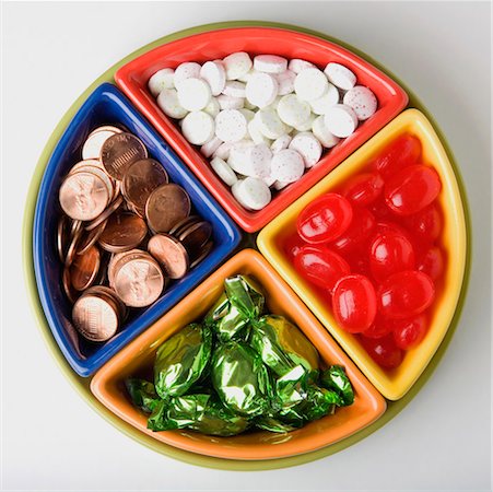 Close-up of candy and coins on a tray Foto de stock - Sin royalties Premium, Código: 625-01261339