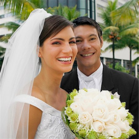 simsearch:673-02386650,k - Close-up of a newlywed couple smiling Foto de stock - Sin royalties Premium, Código: 625-01261665