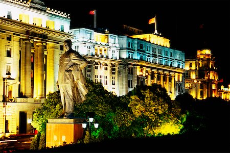 Statue of Mao Tse-tung in front of a building, The Bund, Shanghai China Foto de stock - Sin royalties Premium, Código: 625-01261740