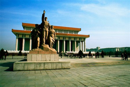 plaza de tiananmen - Statues in front of a building, Beijing, China Foto de stock - Sin royalties Premium, Código: 625-01261872