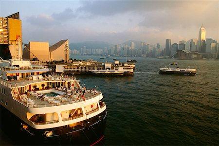 simsearch:625-01749739,k - Bateau de croisière amarré dans un port, le port de Victoria, Hong Kong, Chine Photographie de stock - Premium Libres de Droits, Code: 625-01261896