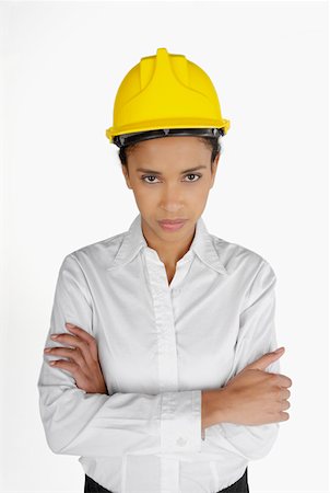 engineer standing with arms crossed - Portrait d'une femme architecte debout avec les bras pliés Photographie de stock - Premium Libres de Droits, Code: 625-01261938