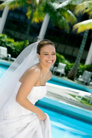 simsearch:673-02138947,k - Seitenansicht einer Braut lächelnd Stockbilder - Premium RF Lizenzfrei, Bildnummer: 625-01262051
