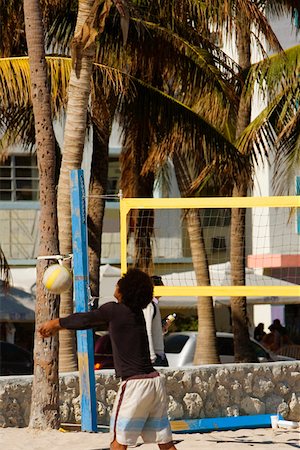 florida city beaches - Rear view of a man playing volleyball on the beach, Miami Beach, Florida, USA Foto de stock - Sin royalties Premium, Código: 625-01262126
