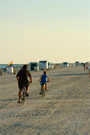 simsearch:625-01095436,k - Rear view of a man and a child cycling on the beach Stock Photo - Premium Royalty-Free, Code: 625-01262322