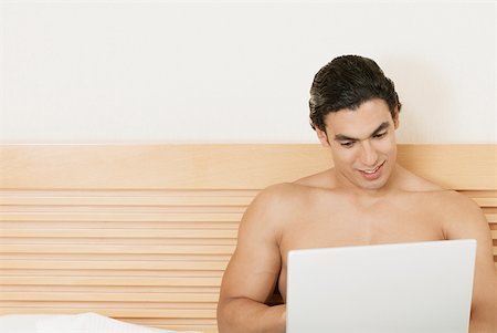 simsearch:625-00842219,k - Close-up of a young man using a laptop Foto de stock - Sin royalties Premium, Código: 625-01262332