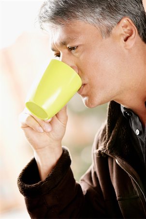 Side profile of a senior man drinking coffee Stock Photo - Premium Royalty-Free, Code: 625-01262529