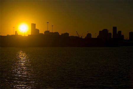 simsearch:625-00805213,k - Silhouette de bâtiments au coucher du soleil de Miami, Floride, États-Unis Photographie de stock - Premium Libres de Droits, Code: 625-01262523