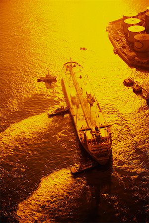 High angle view of a supertanker, Osaka Prefecture, Japan Foto de stock - Sin royalties Premium, Código: 625-01262682