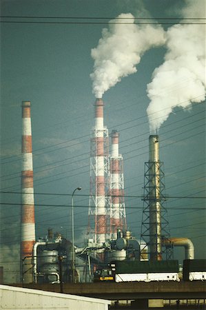 simsearch:625-00898596,k - Smoke emitting from a smoke stack Chigasaki, Kanagawa Prefecture, Honshu, Japan Fotografie stock - Premium Royalty-Free, Codice: 625-01262790