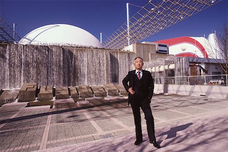 simsearch:625-01265118,k - Businessman standing with his hand on his pocket, Fujitsu Company, Tokyo Prefecture, Japan Fotografie stock - Premium Royalty-Free, Codice: 625-01262958