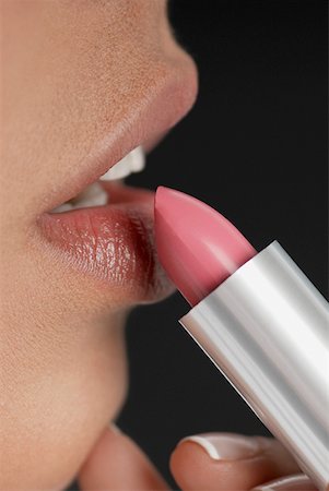 simsearch:400-05676902,k - Close-up of a young woman applying lipstick Stock Photo - Premium Royalty-Free, Code: 625-01262973