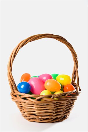 easter basket not people - Close-up of toy eggs in a basket Foto de stock - Sin royalties Premium, Código: 625-01263007