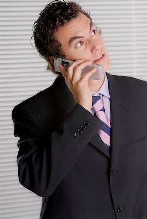 simsearch:625-02931285,k - Gros plan d'un homme d'affaires parlant sur un téléphone mobile Photographie de stock - Premium Libres de Droits, Code: 625-01263079