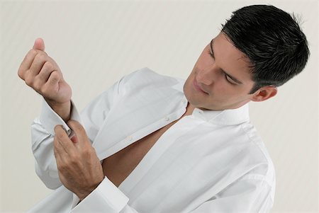 Close-up of a young man buttoning his cuff Foto de stock - Sin royalties Premium, Código: 625-01263168