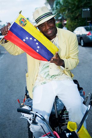 simsearch:625-01744884,k - Portrait of a mature man holding a Venezuelan flag Foto de stock - Royalty Free Premium, Número: 625-01263162