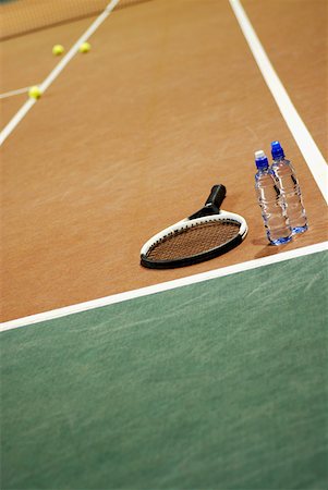Tennis racket with two water bottles on a tennis court Stock Photo - Premium Royalty-Free, Code: 625-01263485