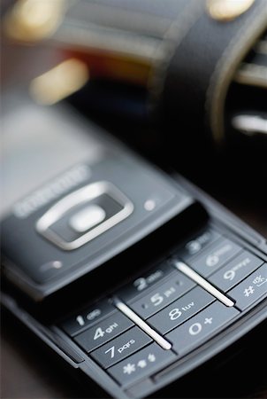 Gros plan d'un téléphone mobile Photographie de stock - Premium Libres de Droits, Code: 625-01263502