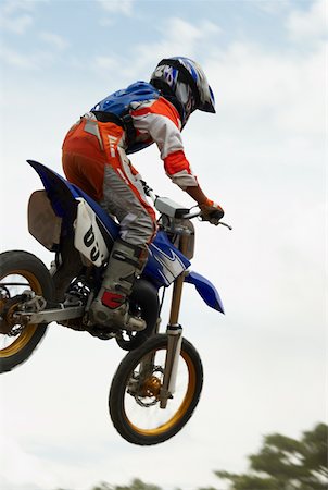 simsearch:625-01744331,k - Low angle view of a motocross rider performing a jump on a motorcycle Foto de stock - Sin royalties Premium, Código: 625-01744264