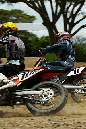 simsearch:625-01744331,k - Side profile of two motocross riders riding motorcycles Foto de stock - Sin royalties Premium, Código: 625-01744277