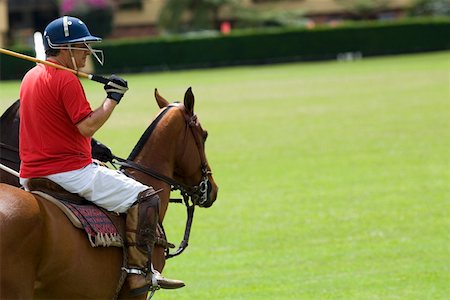 Profil de côté d'un homme d'âge mûr jouer au polo Photographie de stock - Premium Libres de Droits, Code: 625-01744544