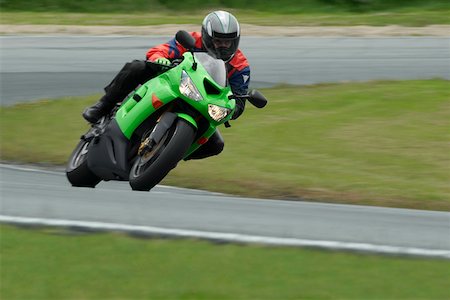 Personne chevauchant une moto sur une piste de course automobile Photographie de stock - Premium Libres de Droits, Code: 625-01744678